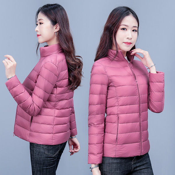 Geaca scurta de dama cu guler inalt si inchidere cu fermoar