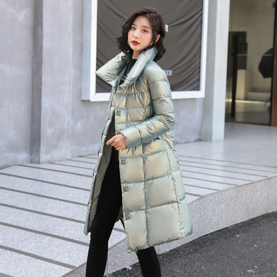 Moteriška ilga striukė su aukštomis apykaklės sagomis ir užtrauktuku