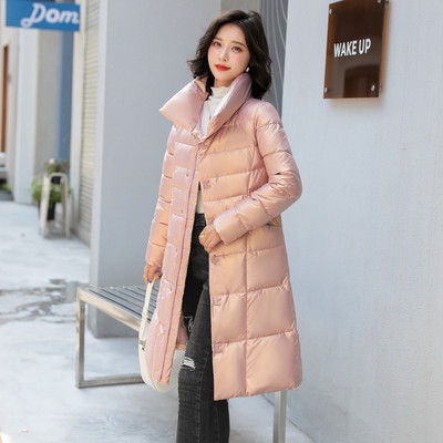 Moteriška ilga striukė su aukštomis apykaklės sagomis ir užtrauktuku