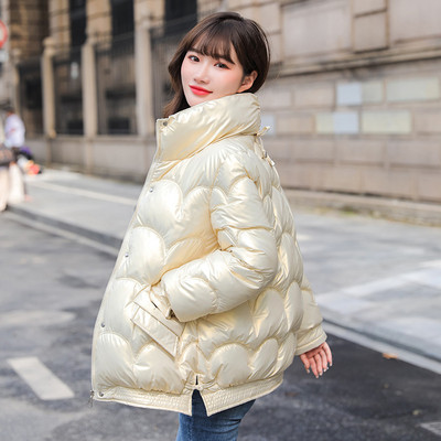 Γυαλιστερό γυναικείο μπουφάν με επένδυση