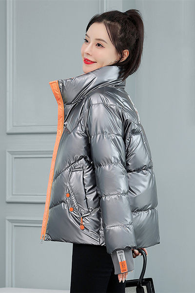 Ženska jakna sa grbom na leđima i rukavima - visoka kragna