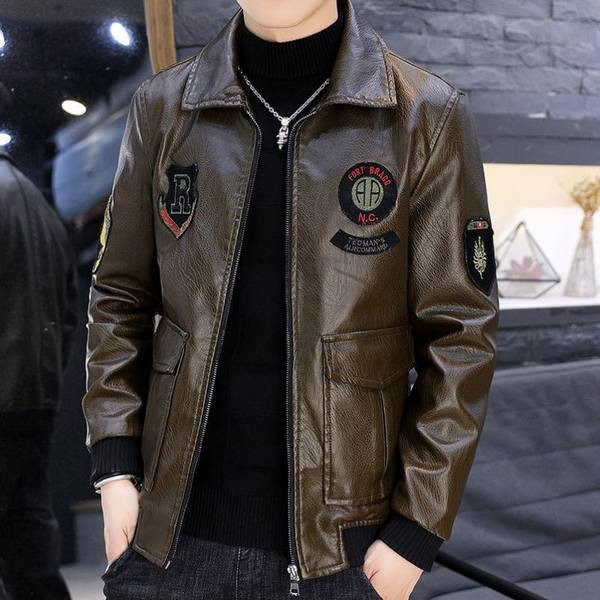 Μοντέρνο έκο δερμάτινο μπουφάν με εμβλήματα και φερμουάρ