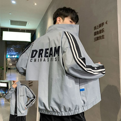 Φαρδύ μοντέλο φθινοπωρινό μπουφάν για άνδρες με κουκούλα και έγχρωμη εκτύπωση