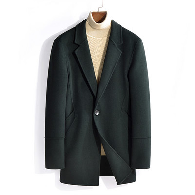 Aktualan muški kaput na dugme i džepove