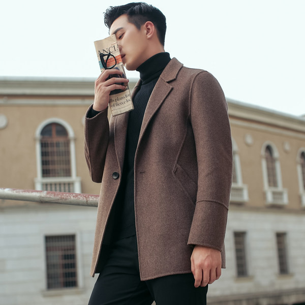 Aktualan muški kaput na dugme i džepove