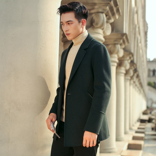 Aktualan muški kaput na dugme i džepove