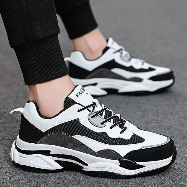 Adidași respirabili pentru bărbați și femei - mai multe modele