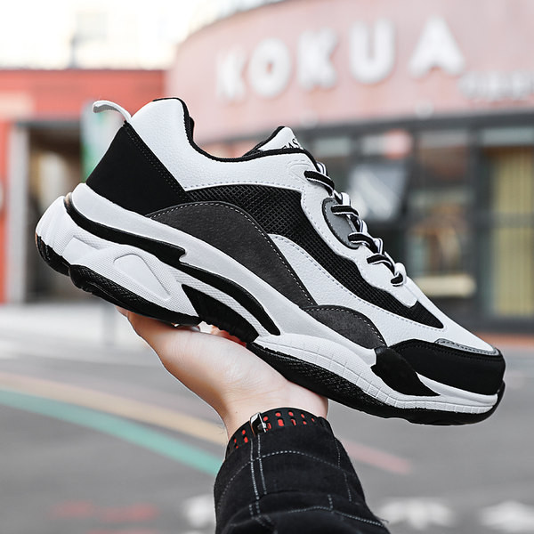 Adidași respirabili pentru bărbați și femei - mai multe modele