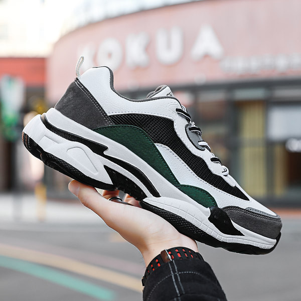 Adidași respirabili pentru bărbați și femei - mai multe modele