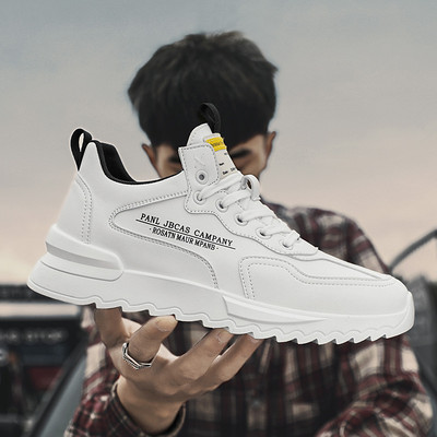 Ανδρικά αθλητικά παπούτσια σε λευκό χρώμα