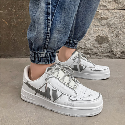 Αθλητικά παπούτσια για άνδρες και γυναίκες από τεχνητό δέρμα - διάφορα μοντέλα