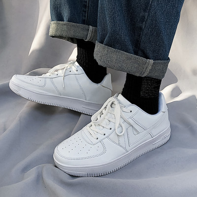 Αθλητικά παπούτσια για άνδρες και γυναίκες από τεχνητό δέρμα - διάφορα μοντέλα