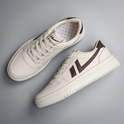 Αθλητικά παπούτσια για άνδρες και γυναίκες από τεχνητό δέρμα - διάφορα μοντέλα