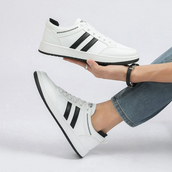 Απλό μοντέλο ανδρικά sneakers από έκο δέρμα σε λευκό χρώμα