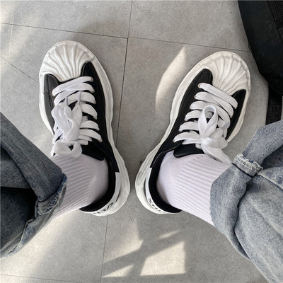 Ανδρικά αθλητικά παπούτσια με επίπεδη σόλα - στρογγυλεμένο μοντέλο