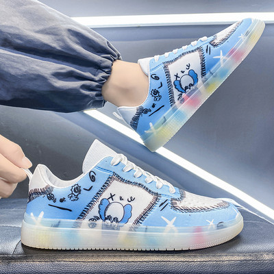 Ανδρικά αθλητικά παπούτσια με απλικέ και επίπεδη σόλα