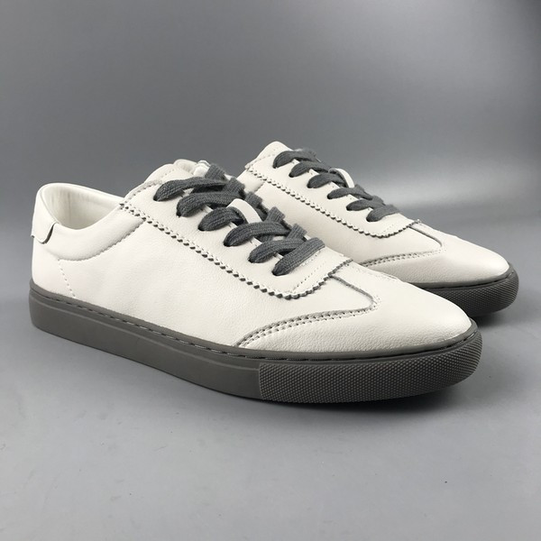 Ανδρικά αθλητικά παπούτσια σε λευκό χρώμα με γκρι κορδόνια