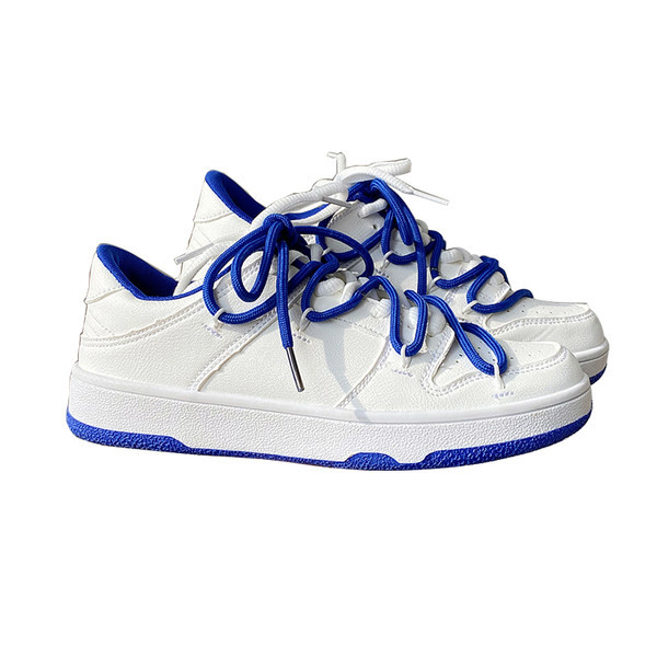 Σύγχρονα γυναικεία αθλητικά παπούτσια με μπλε κορδόνια