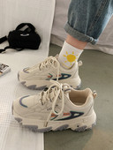 Γυναικεία μοντέρνα  παπούτσια με επιγραφή  και κορδόνια