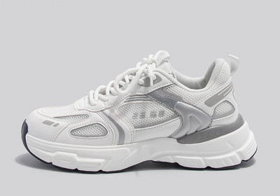 Γυναικεία αθλητικά παπούτσια με κορδόνια και τραχιά σόλα - τρία χρώματα