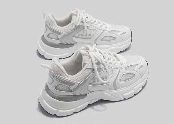 Γυναικεία αθλητικά παπούτσια με κορδόνια και τραχιά σόλα - τρία χρώματα