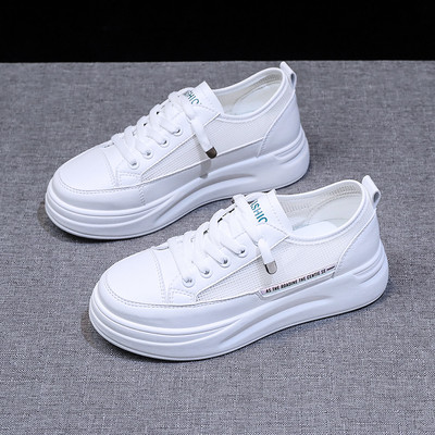 Μοντέρνα αθλητικά παπούτσια κατάλληλα για την άνοιξη