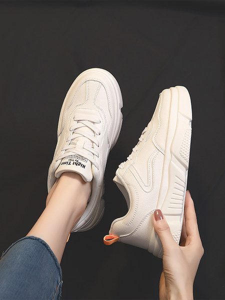 Γυναικεία sneakers κατάλληλα για σπορ σε τρία χρώματα