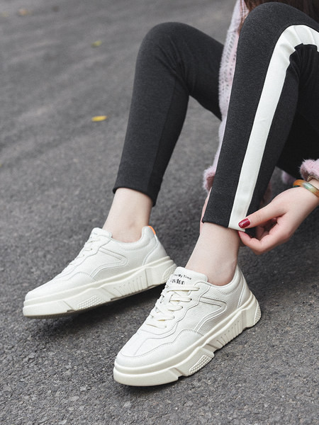 Γυναικεία sneakers κατάλληλα για σπορ σε τρία χρώματα