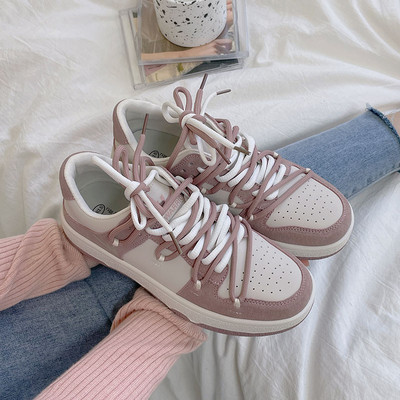 Γυναικεία αθλητικά παπούτσια σε απαλά χρώματα