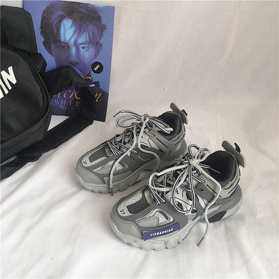 Κομψά γυναικεία αθλητικά παπούτσια με κορδόνια και πλέγμα