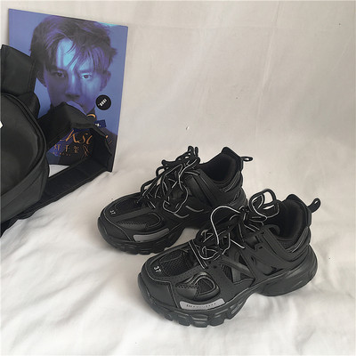 Κομψά γυναικεία αθλητικά παπούτσια με κορδόνια και πλέγμα