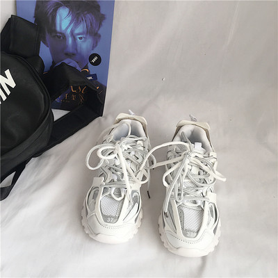 Κομψά γυναικεία αθλητικά παπούτσια με κορδόνια και πλέγμα