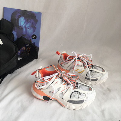 Κομψά γυναικεία αθλητικά παπούτσια με κορδόνια και πλέγμα