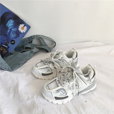 Κομψά γυναικεία αθλητικά παπούτσια με κορδόνια και πλέγμα