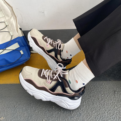 Γυναικεία αθλητικά παπούτσια με τραχιά σόλα και κορδόνια - τρία χρώματα