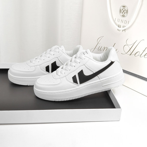 Γυναικεία casual αθλητικά παπούτσια με επίπεδη σόλα από οικολογικό δέρμα