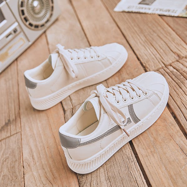 Tenisi dama cu sireturi