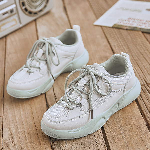 Tenisi dama cu sireturi