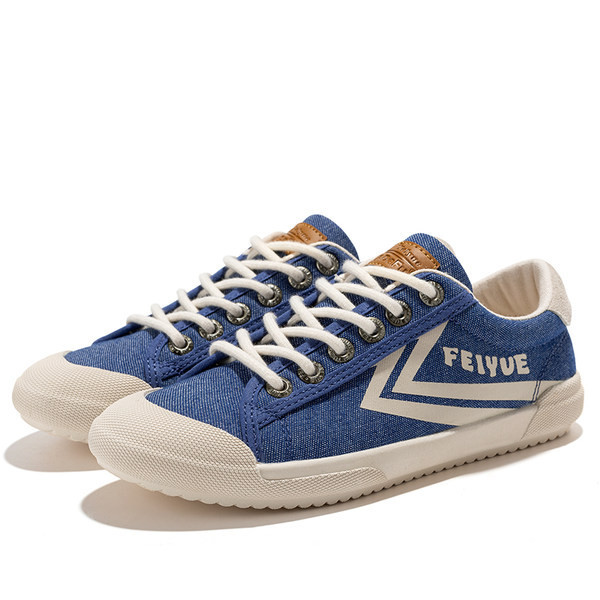 Γυναικεία αθλητικά παπούτσια με επίπεδη σόλα και κορδόνια - διάφορα μοντέλα