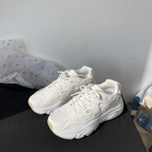Γυναικεία sneakers απλό μοντέλο με κορδόνια και επίπεδη σόλα