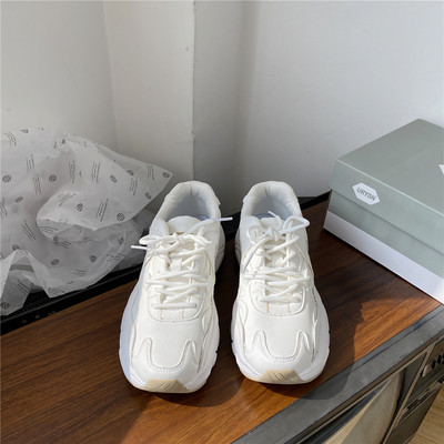 Γυναικεία sneakers απλό μοντέλο με κορδόνια και επίπεδη σόλα