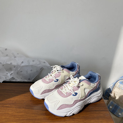 Γυναικεία sneakers απλό μοντέλο με κορδόνια και επίπεδη σόλα