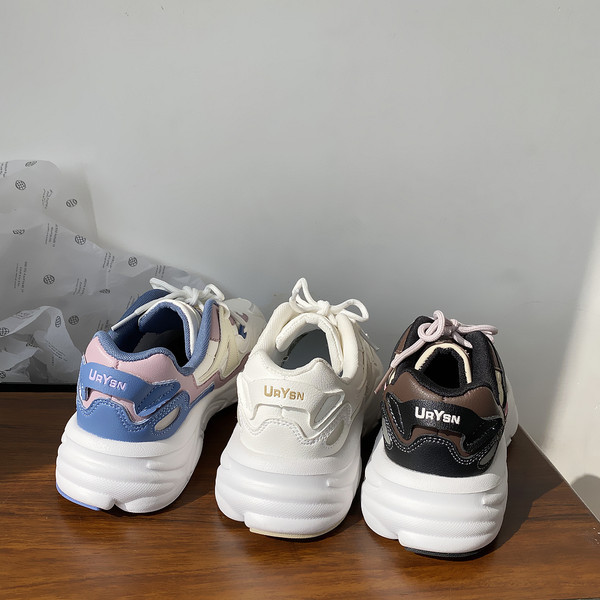 Γυναικεία sneakers απλό μοντέλο με κορδόνια και επίπεδη σόλα