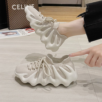 Γυναικεία μοντέρνα αθλητικά παπούτσια από ύφασμα με κορδόνια - κλασικό μοντέλο