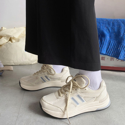 Γυναικεία αθλητικά παπούτσια με πλέγμα και επίπεδη σόλα απλό μοντέλο