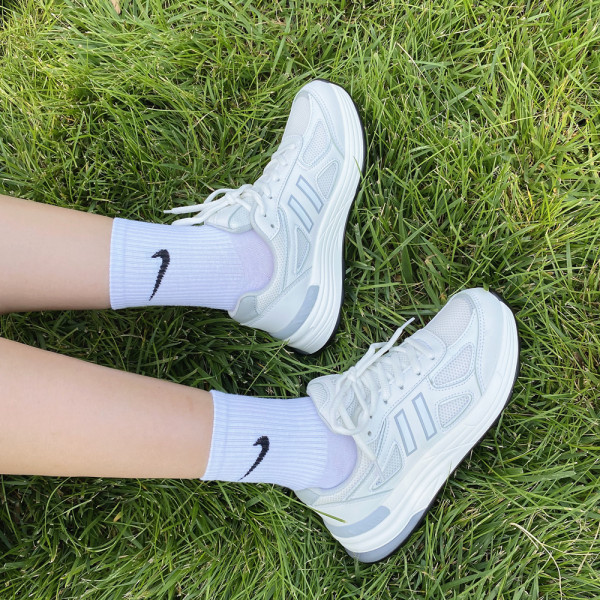 Γυναικεία αθλητικά παπούτσια με πλέγμα και επίπεδη σόλα απλό μοντέλο