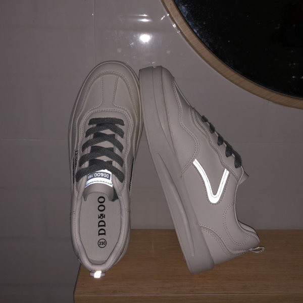 Γυναικεία στιλάτα  αθλητικά παπούτσια με επιγραφή σε δύο μοντέλα