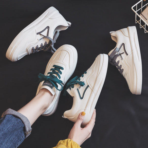 Γυναικεία στιλάτα  αθλητικά παπούτσια με επιγραφή σε δύο μοντέλα