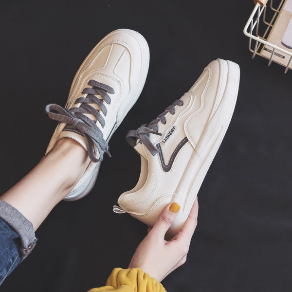 Γυναικεία στιλάτα  αθλητικά παπούτσια με επιγραφή σε δύο μοντέλα