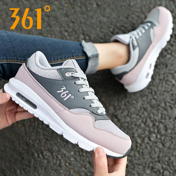 Νέο μοντέλο γυναικεία αθλητικά παπούτσια  με κορδόνια και κέντημα